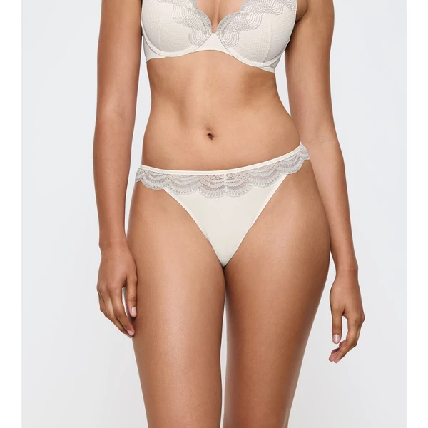 Triumph Comfort Glam String női alsó - ekrü